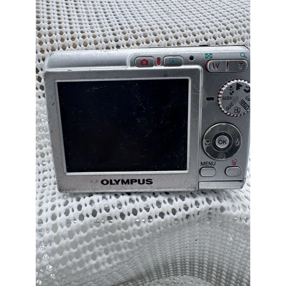 Olympus FE-180 6MP Digital Camera Parts Repair Powers On No Display Untested